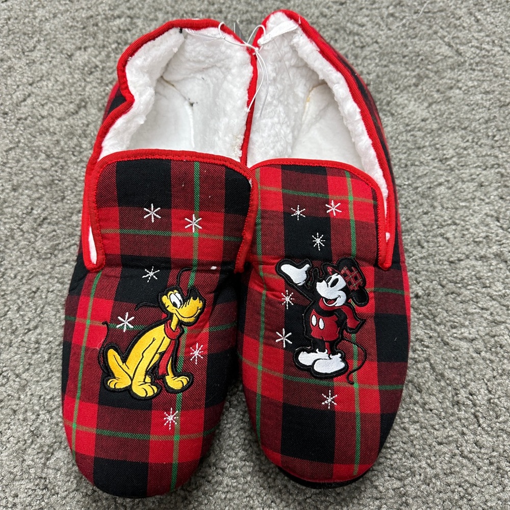 Men’s Winter-Themed Slippers Size 11/12 NWT